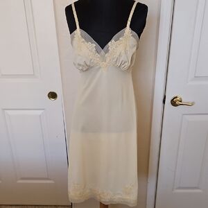 Luxurious Cream Lace Nylon Slip